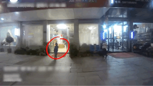 走失男孩报出一串奇怪数字，民警试着拨通电话