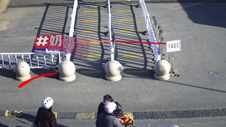 沪一小学生忘带红领巾,奶奶回家取却“失联”了… 沪一小学生忘带红领巾,奶奶回家取却“失联”了…