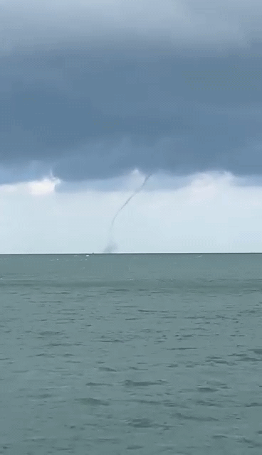 震撼龙吸水奇观再现