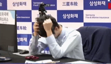 顶级男选手赛中直接崩溃！“哭着自抽耳光”