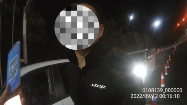 贿赂交警、“自投罗网”……来看酒驾那些奇葩行为! 贿赂交警、“自投罗网”……来看酒驾那些奇葩行为!