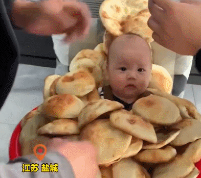 萌娃过百天，被101个大烧饼包围！