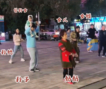 为领鸡蛋，80岁老奶奶喊来四代人跳操，领走180个