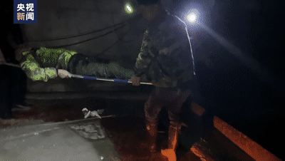 惊险!男子不慎坠桥,陷入未凝固的混凝土中…… 惊险!男子不慎坠桥,陷入未凝固的混凝土中……
