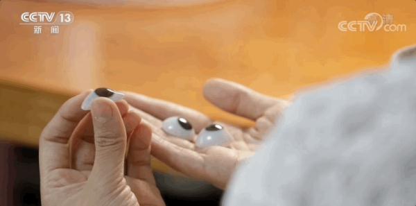 真·雷神!她的眼睛会发光,背后故事感动无数网友 真·雷神!她的眼睛会发光,背后故事感动无数网友