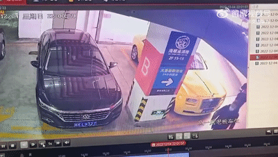 手太欠!掰坏劳斯莱斯“小金人”,维修费高达27万? 手太欠!掰坏劳斯莱斯“小金人”,维修费高达27万?