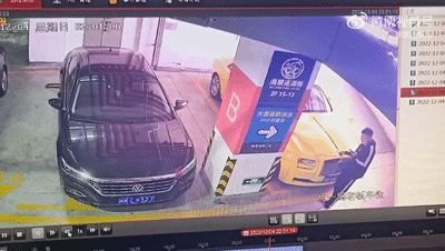 手太欠!掰坏劳斯莱斯“小金人”,维修费高达27万? 手太欠!掰坏劳斯莱斯“小金人”,维修费高达27万?