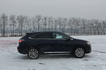 下雪天怎么开前驱、后驱、四驱车？