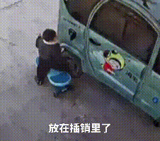 家长请注意！幼童一个动作手被炸黑！