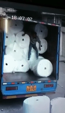 冬季又一隐藏“杀手”,静电也能引发火灾! 冬季又一隐藏“杀手”,静电也能引发火灾!