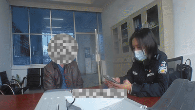 惊魂!大货车高速匝道口压线变道,瞬间吓坏后车…… 惊魂!大货车高速匝道口压线变道,瞬间吓坏后车……