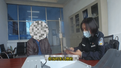 惊魂!大货车高速匝道口压线变道,瞬间吓坏后车…… 惊魂!大货车高速匝道口压线变道,瞬间吓坏后车……