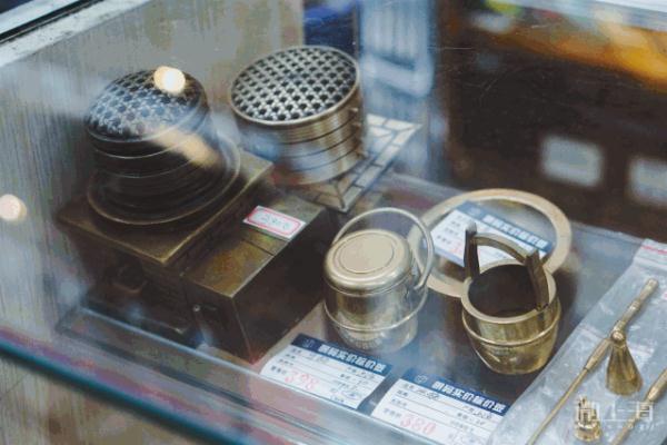 开了68年的上海宝藏小店发出求助:假领头、汤婆子急寻新“室友”! 开了68年的上海宝藏小店发出求助:假领头、汤婆子急寻新“室友”!