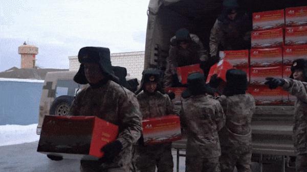 年货+1、礼物+1、温暖+1……这是属于中国军人的过年仪式感 年货+1、礼物+1、温暖+1……这是属于中国军人的过年仪式感