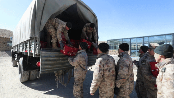 年货+1、礼物+1、温暖+1……这是属于中国军人的过年仪式感 年货+1、礼物+1、温暖+1……这是属于中国军人的过年仪式感