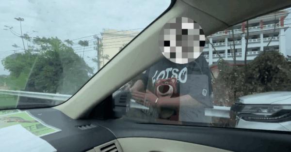 无牌车女子高速路上打砸车辆，三亚警方通报→