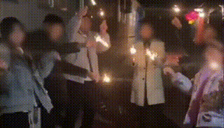 险毁容！一女生玩仙女棒滑倒，脸着地被烧，燃烧中心近500℃