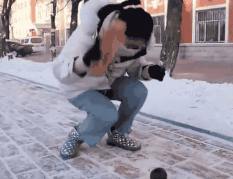 零下53℃！冷到“冒白烟”，冻梨能把板砖“敲稀碎”