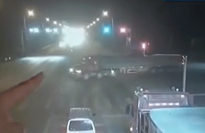 广东返程高峰预计正月初五到!地铁、公交最新提醒→ 广东返程高峰预计正月初五到!地铁、公交最新提醒→