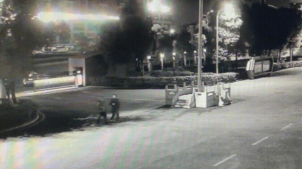 贵州一男孩疑似被陌生人尾随,跑进消防队求助…… 贵州一男孩疑似被陌生人尾随,跑进消防队求助……