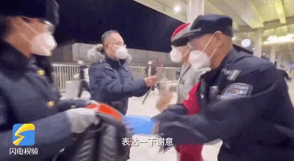 近6万“春节红包”落在高铁上，后续被暖到了