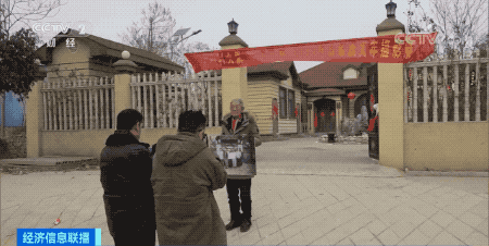 连续35年，他们为乡邻拍摄全家福！幸福感满满→