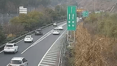 “速度提不起来开慢车道上去！”交警霸气怒吼，网友：好听