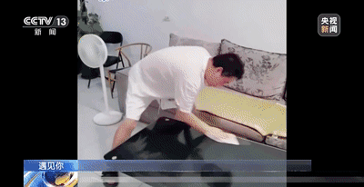 儿子假装“邻居”和爸妈“斗智斗勇”!网友:笑着笑着就哭了… 儿子假装“邻居”和爸妈“斗智斗勇”!网友:笑着笑着就哭了…