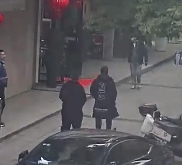 双手插兜，伸手一撂...浙江街头这一幕真帅！