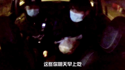 深夜，男子用欠费停机的手机拨通110后痛哭，接下来的事很暖心