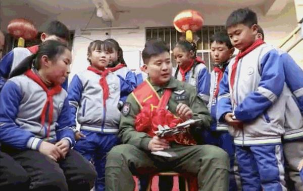 从农村娃到一等功臣,喜报到家! 从农村娃到一等功臣,喜报到家!