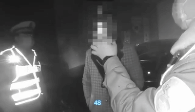 边开车边喝酒？原因让人哭笑不得！