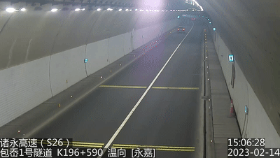 车撞成这样，只因一个饮料瓶……