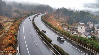 车撞成这样，只因一个饮料瓶……