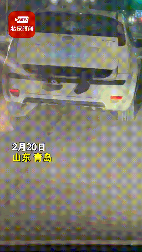 夜幕中,轿车后备箱“挂”着两条腿,一动不动… 夜幕中,轿车后备箱“挂”着两条腿,一动不动…