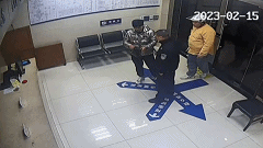 送餐高峰期,95后外卖小哥捡到万元现金后选择这样做… 送餐高峰期,95后外卖小哥捡到万元现金后选择这样做…