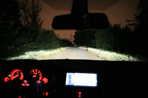 夜间行车如何确保行车安全？