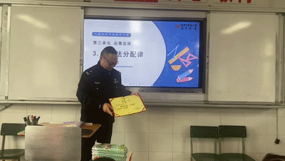 小学生捡20万交给警察，爸爸：奖励看电视1小时！