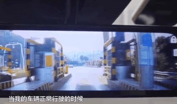 起落杆“动手了”！轿车被扇了一耳光，谁赔？