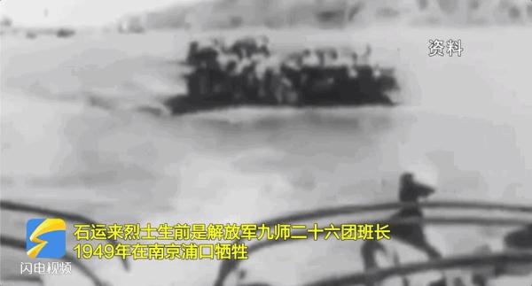 85岁老人寻亲未果跪拜烈士父亲画像，时隔74年父子俩终于“见面”了