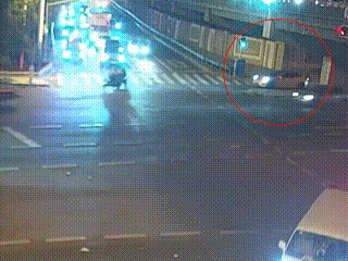 危险！不熟道路竟逆行驶上高速...