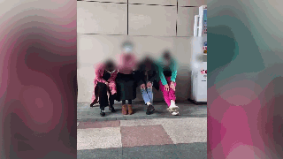 大妈们占用架空层跳广场舞,小伙阻拦被“哭丧” 大妈们占用架空层跳广场舞,小伙阻拦被“哭丧”