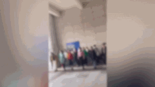 大妈们占用架空层跳广场舞,小伙阻拦被“哭丧” 大妈们占用架空层跳广场舞,小伙阻拦被“哭丧”