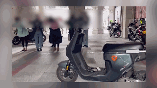 大妈们占用架空层跳广场舞,小伙阻拦被“哭丧” 大妈们占用架空层跳广场舞,小伙阻拦被“哭丧”