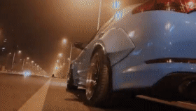 “精神小伙”深夜飙车耍酷被查处！
