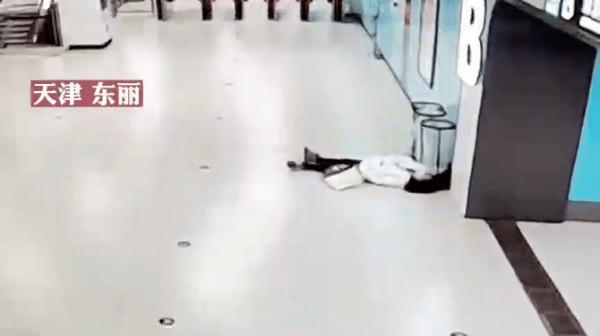 天津女孩地铁站晕倒，下一幕——