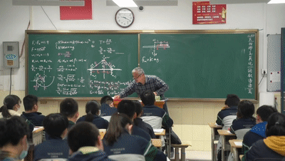 坚持40年,累计400万字!61岁教师的手写教案,很震撼! 坚持40年,累计400万字!61岁教师的手写教案,很震撼!