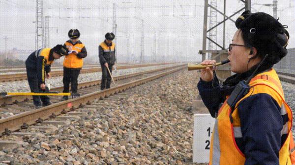 奇奇怪怪？！铁路职工上班需要镜子、摩丝、号角 、粉笔……