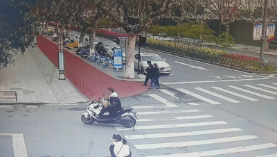 “我老公在手机里呀…”她抹着泪闯进了派出所