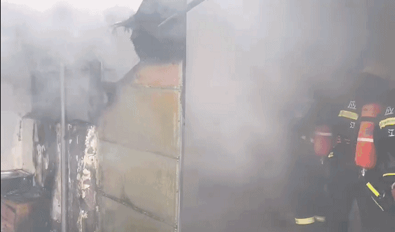 美国一联排别墅突发火灾，3名儿童不幸身亡！